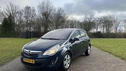 Blauw Gebruikt 2011 Opel Corsa Cosmo Hatchback | € 2.695 (Eerlijke prijs)