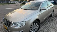 Beige Gebruikt 2007 VW Passat Highline Sedan | € 2.440 (Eerlijke prijs)