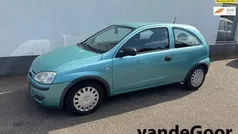 Groen, metallic lak Gebruikt 2005 Opel Corsa Hatchback | € 1.250 (Eerlijke prijs)