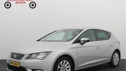 Grijs (metallic) Gebruikt 2015 Seat Leon CONNECT Hatchback | € 9.999 (Eerlijke prijs)