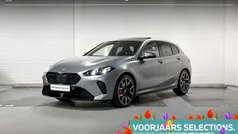 Saphirschwarz (donker zwart) Gebruikt 2024 BMW 120 M Sport Hatchback | € 44.900 (Goede deal)