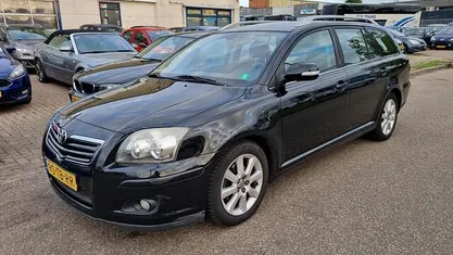 Zwart Gebruikt 2006 Toyota Avensis Luna Stationwagen | € 1.999 (Eerlijke prijs)