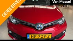 Rood Gebruikt 2015 Toyota Auris Hybrid Hatchback | € 13.640 (Eerlijke prijs)