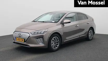 Bruin Gebruikt 2021 Hyundai Ioniq Premium Hatchback | € 17.900 (Eerlijke prijs)