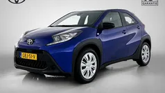 Blauw metallic Gebruikt 2024 Toyota Aygo Play Hatchback | € 17.450 (Eerlijke prijs)