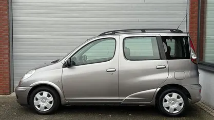 Occasion Toyota Yaris Verso Sol 84 PK (61 kW) 2005 Grijs (metallic) MPV