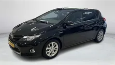 Zwart Gebruikt 2014 Toyota Auris Hybrid Hatchback | € 12.945 (Goede deal)