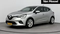 Grijs Gebruikt 2021 Renault Clio V Zen Hatchback | € 18.935 (Eerlijke prijs)