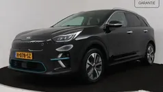 Zwart, metallic lak Gebruikt 2020 Kia e-Niro SUV | € 23.595 (Eerlijke prijs)