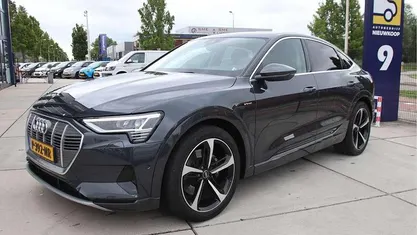 Grijs Gebruikt 2022 Audi e-tron Sportback Advanced SUV | € 39.950 (Super prijs)
