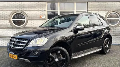 Zwart Occasion 2009 Mercedes ML350 SUV | € 11.950 (Goede deal)