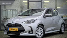 Grijs Gebruikt 2022 Toyota Yaris Hybrid Active Hatchback | € 20.995 (Eerlijke prijs)