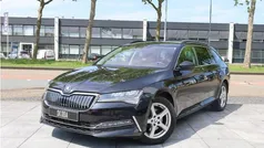 Zwart, metallic lak Gebruikt 2020 Skoda Superb Stationwagen | € 19.950 (Super prijs)