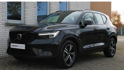 Zwart Gebruikt 2022 Volvo XC40 Plus SUV | € 40.950 (Eerlijke prijs)