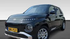 Zwart, metallic lak Gebruikt 2025 Hyundai Inster Hatchback | € 27.930 (Eerlijke prijs)
