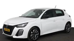 Wit Nieuw 2025 Peugeot 208 Style Hatchback | € 26.445 (Super prijs)