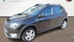 Zwart Gebruikt 2016 Dacia Sandero Lauréate Hatchback | € 10.948 (Eerlijke prijs)