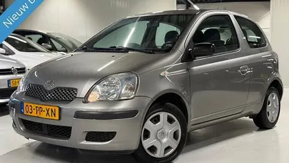 Occasion Toyota Yaris 65 PK (47 kW) 2004 Grijs Hatchback