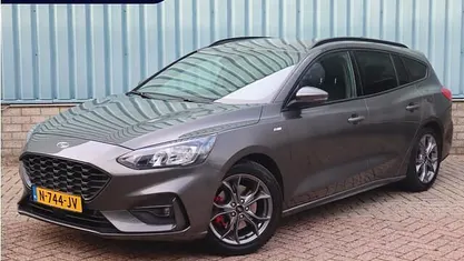 Grijs Occasion 2021 Ford Focus ST-Line X Stationwagen | € 17.485 (Eerlijke prijs)