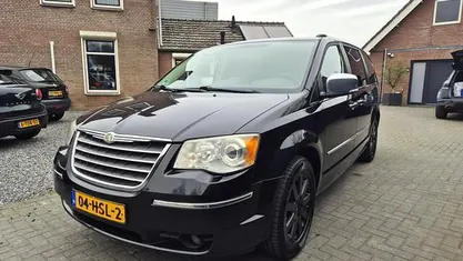 Zwart Occasion 2009 Chrysler Grand Voyager Limited MPV | € 7.445 (Goede deal)
