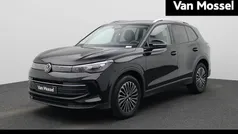 Zwart Gebruikt 2024 VW Tiguan Pro SUV | € 40.700 (Eerlijke prijs)