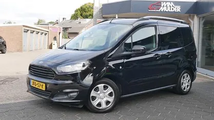 Zwart Gebruikt 2018 Ford Tourneo Courier MPV | € 13.950 (Eerlijke prijs)