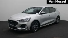 Grijs Gebruikt 2023 Ford Focus ST-Line Hatchback | € 24.745 (Eerlijke prijs)