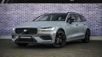 Grijs Gebruikt 2023 Volvo V60 Stationwagen | € 32.899 (Goede deal)