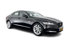 Santorini black pearl (zwart metallic) Gebruikt 2017 Jaguar XF Portfolio Sedan | € 17.445 (Super prijs)