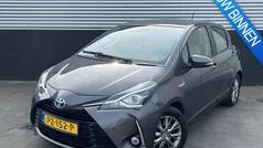 Grijs Gebruikt 2017 Toyota Yaris Hybrid Design Hatchback | € 15.900 (Eerlijke prijs)