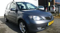 Grijs Gebruikt 2004 Mazda 2 Sportive MPV | € 1.750 (Eerlijke prijs)