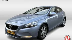 Blauw Gebruikt 2016 Volvo V40 Stationwagen | € 13.950 (Goede deal)