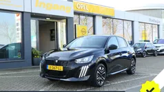 Zwart Gebruikt 2023 Peugeot e-208 Avantage Hatchback | € 22.990 (Eerlijke prijs)
