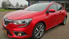 Rood, metallic lak Gebruikt 2017 Renault Mégane IV Bose Edition Hatchback | € 12.950 (Eerlijke prijs)