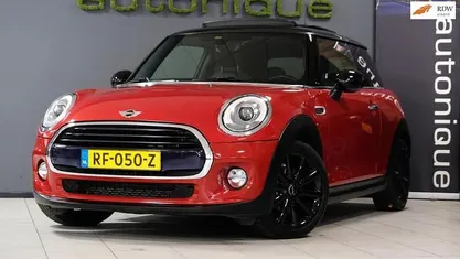 Occasion Mini Cooper Business 136 PK (100 kW) 2017 Rood Hatchback