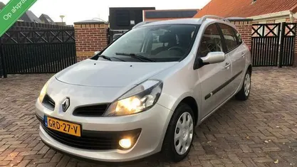 Grijs Occasion 2008 Renault Clio GrandTour Stationwagen | € 2.995 (Eerlijke prijs)