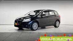 Saphirschwarz metallic (zwart metallic) Gebruikt 2017 BMW 218 Executive Stationwagen | € 18.995 (Eerlijke prijs)