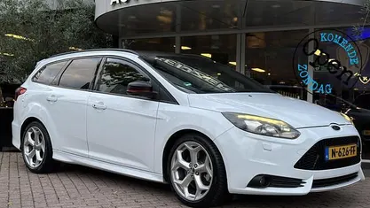 Wit Occasion 2013 Ford Focus ST Stationwagen | € 12.450 (Eerlijke prijs)