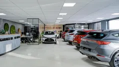 Zwart Gebruikt 2022 Volvo XC40 Plus SUV | € 36.390 (Eerlijke prijs)