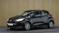 Zwart Gebruikt 2023 Toyota Yaris Hatchback | € 20.450 (Eerlijke prijs)