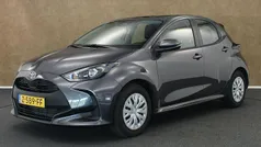 Grijs Gebruikt 2024 Toyota Yaris Hybrid Comfort Hatchback | € 22.645 (Eerlijke prijs)