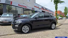 Zwart, metallic lak Gebruikt 2021 VW T-Roc Style SUV | € 18.950 (Eerlijke prijs)