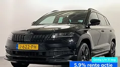 Zwart, metallic lak Gebruikt 2020 Skoda Karoq SportLine SUV | € 26.440 (Eerlijke prijs)