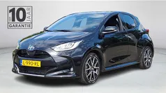 Zwart Gebruikt 2021 Toyota Yaris Hybrid Executive Hatchback | € 22.950 (Eerlijke prijs)