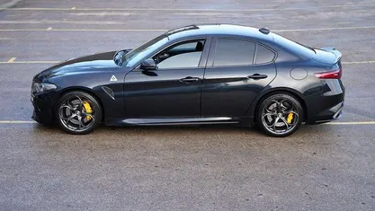 Zwart (metallic) Gebruikt 2017 Alfa Romeo Giulia Quadrifoglio Sedan | € 47.900 (Super prijs)