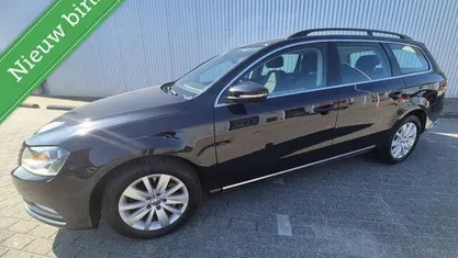 Zwart Occasion 2013 VW Passat Highline Stationwagen | € 10.599 (Goede deal)
