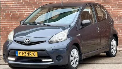 Occasion Toyota Aygo 68 PK (50 kW) 2013 Grijs Hatchback