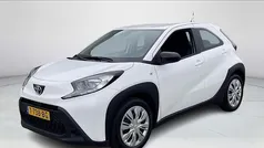 Gebruikt 2023 Toyota Aygo Play Hatchback | € 16.900 (Eerlijke prijs)