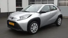 Grijs Gebruikt 2023 Toyota Aygo Play Hatchback | € 14.950 (Eerlijke prijs)