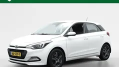 Wit Gebruikt 2017 Hyundai i20 Comfort Hatchback | € 12.645 (Eerlijke prijs)